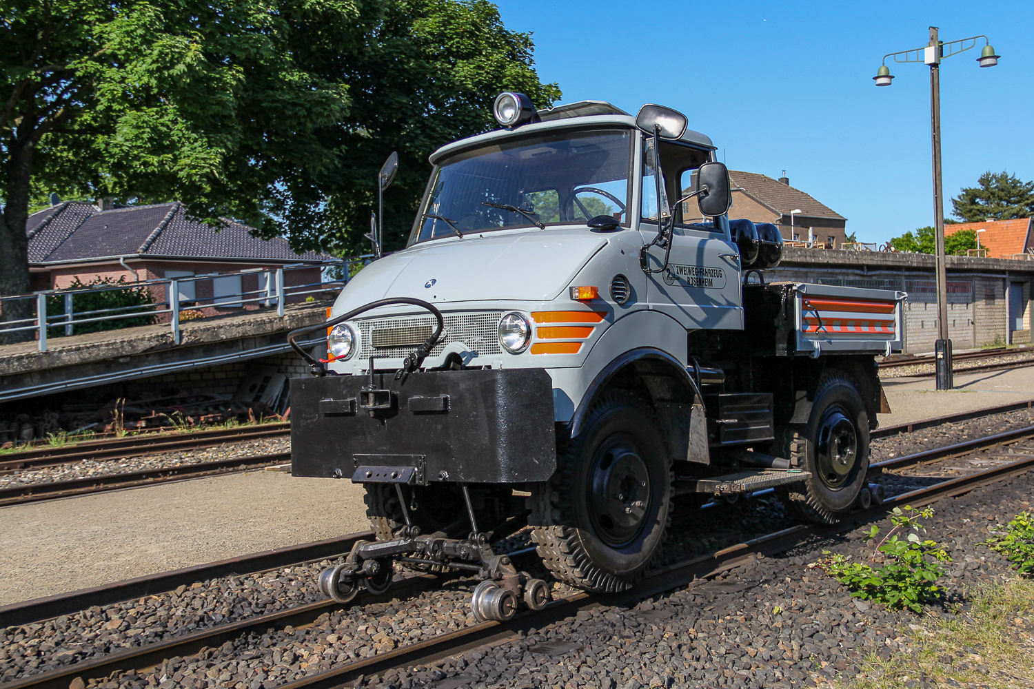 IHS Zweiwege-Unimog 2012